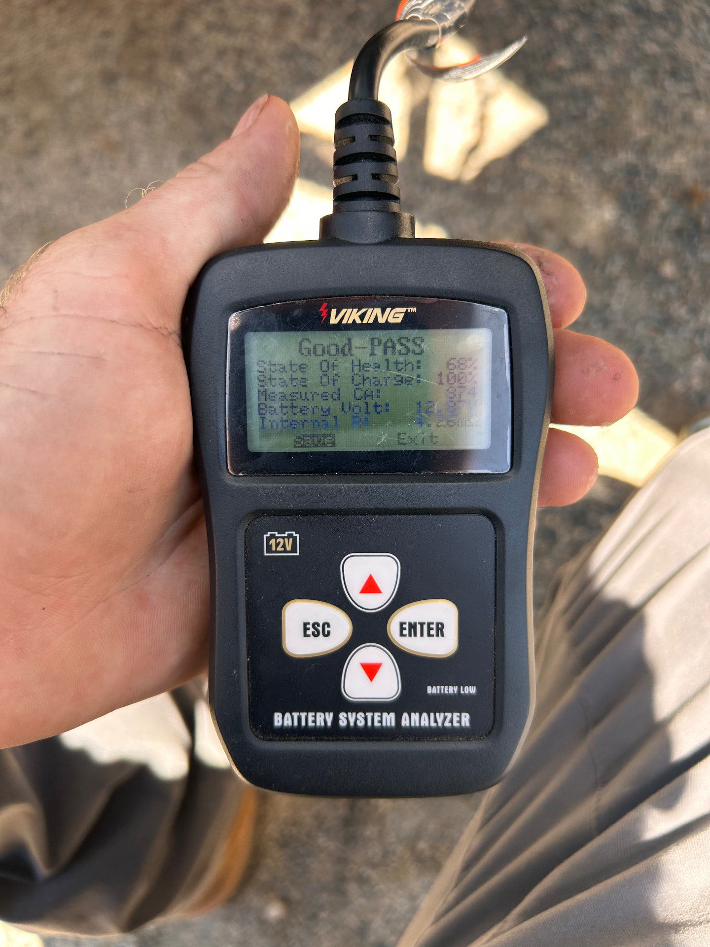 Battery system analyzer used during RV diagnostics
